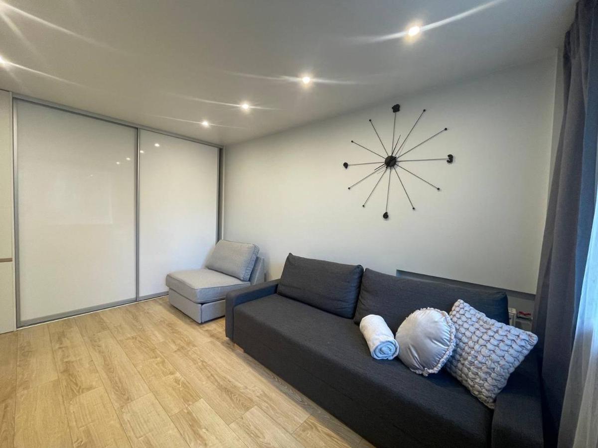 Modern 1Br Haven Near Two Parks Apartment Riga Exterior photo