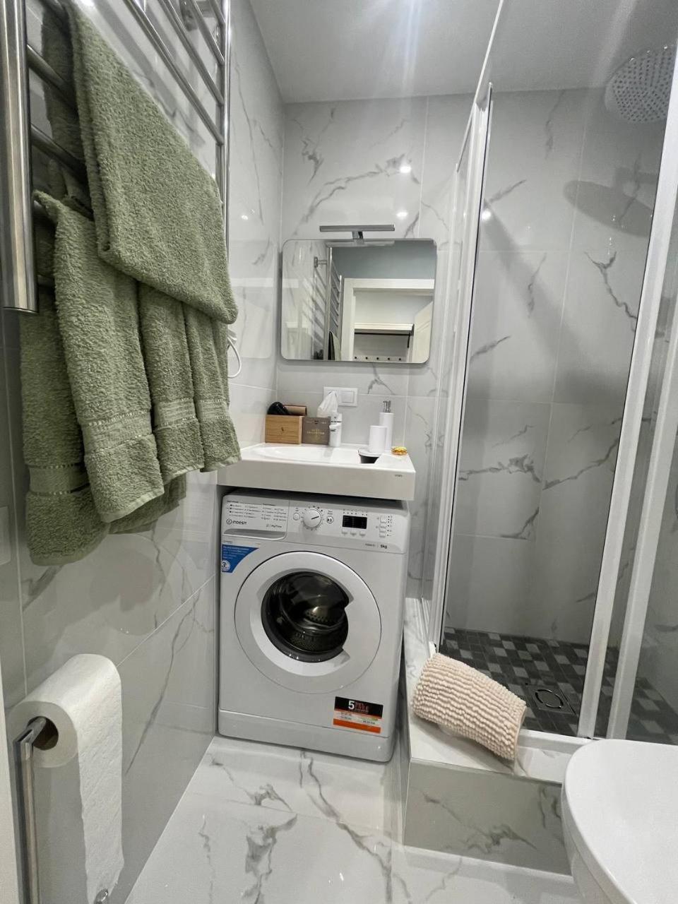 Modern 1Br Haven Near Two Parks Apartment Riga Exterior photo